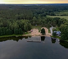Foto: Pradera junto al lago en Mirosławiec