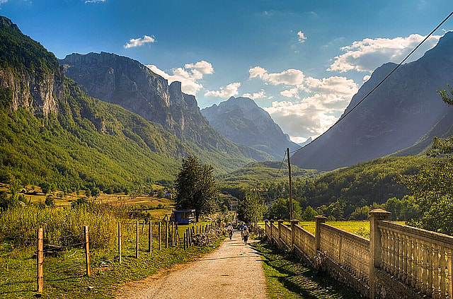 Ropojana Valley
