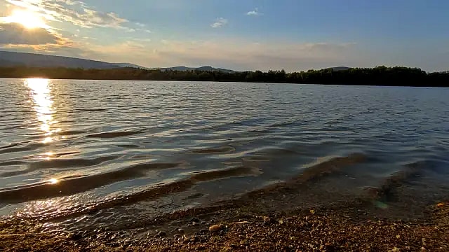 Foto: Brzeg des Bukówka-Stausees bei Miszkowice