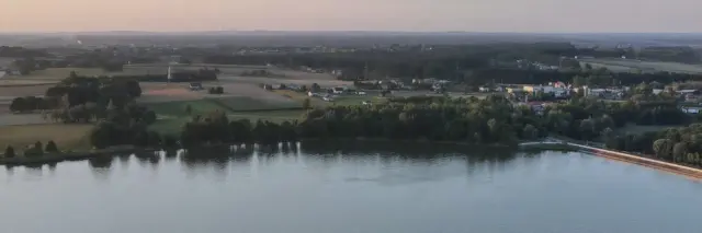 Rive du lac à Poręba