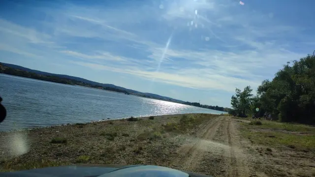 Brzeg bajo el Embalse de Słup