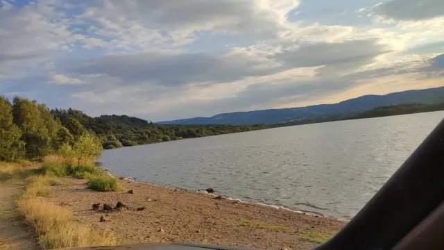 Brzeg de la Laguna Bukówka cerca de Miszkowice